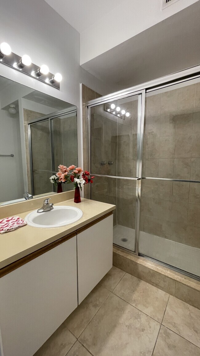 Building Photo - 661 Cypress Lake Blvd