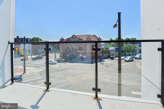 Building Photo - 3965 Lancaster Ave