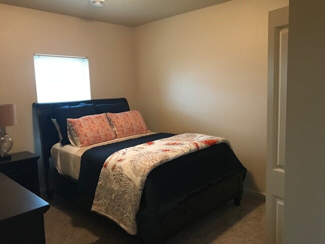 Building Photo - 2810 Bobcat Dr