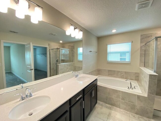 Building Photo - 4442 Seven Canyons Dr