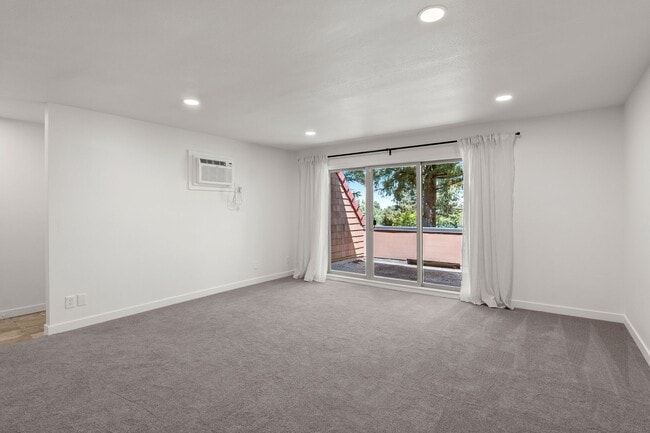 Building Photo - 108 Oswego Summit