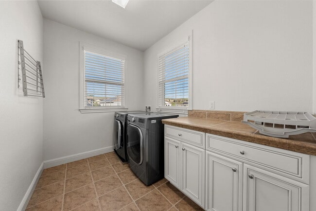 Building Photo - 7585 Mindy Mae Ln