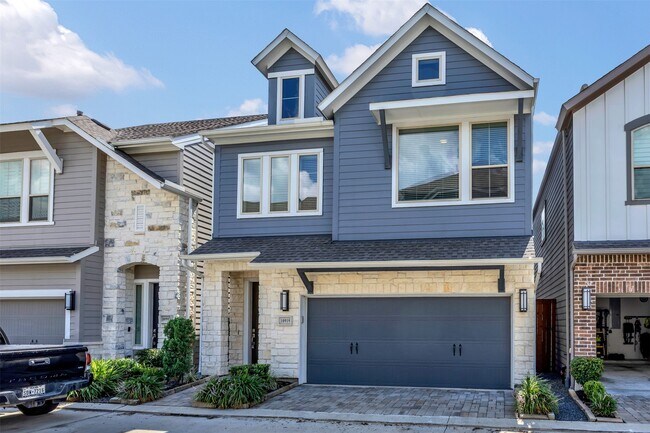 Building Photo - 10919 Brambling Wood Dr