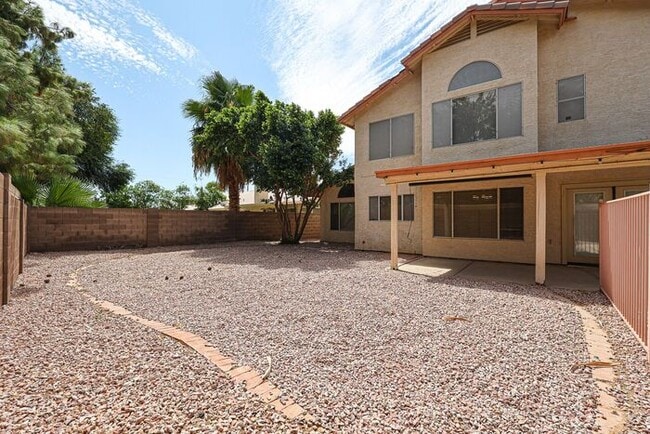 Building Photo - 5BD 3BA with Pool in West Chandler!
