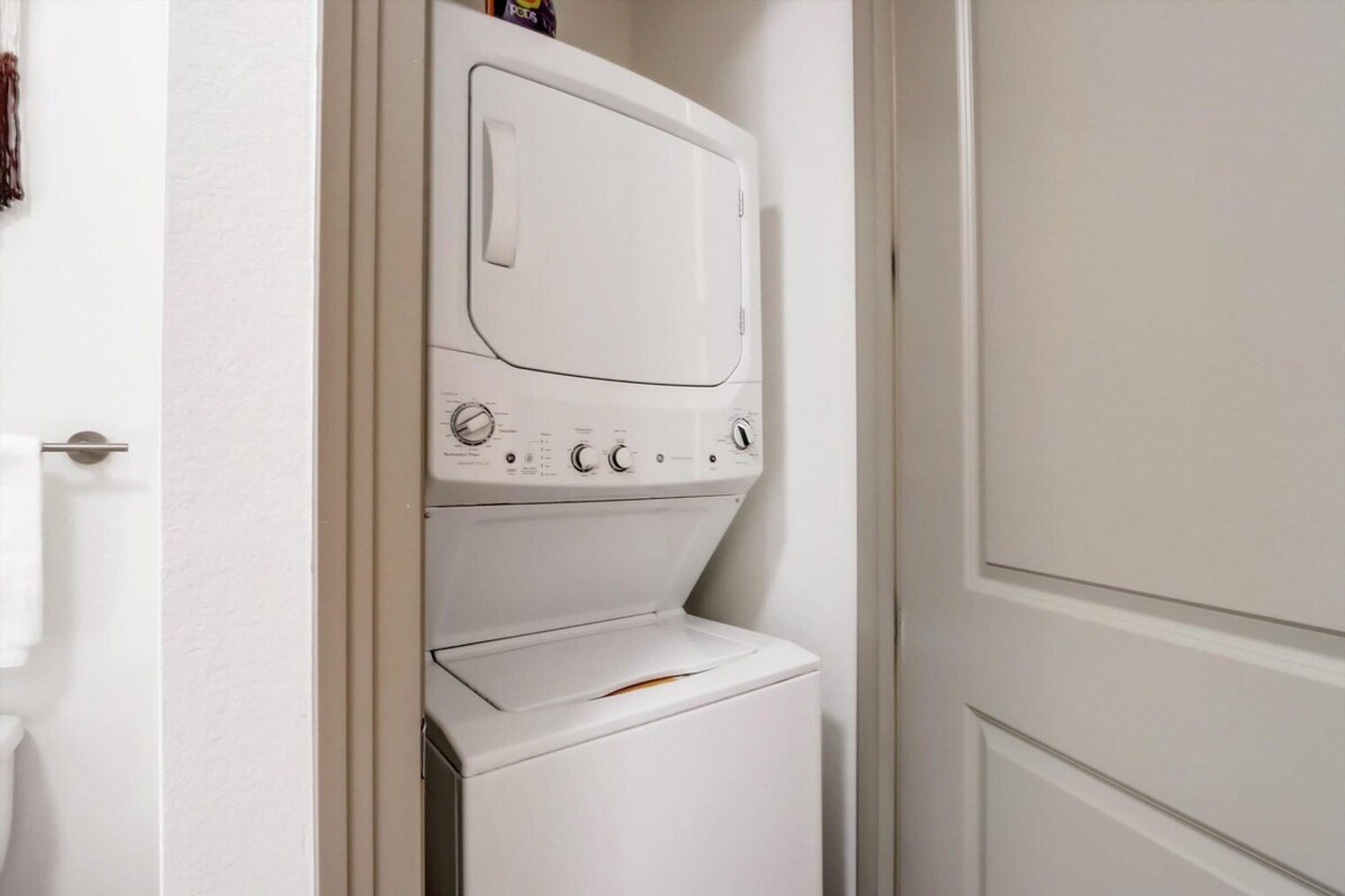 Building Photo - 555 N College Ave