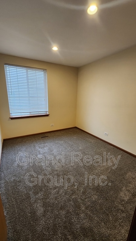 Building Photo - 277 W Treehouse Ln