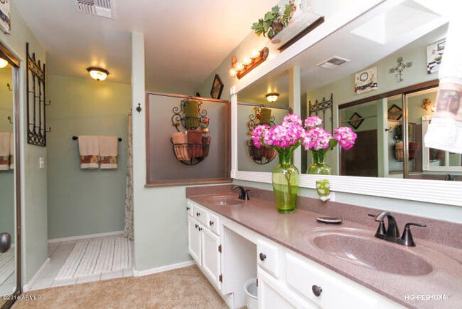 Building Photo - Desirable Chandler location near the Chand...