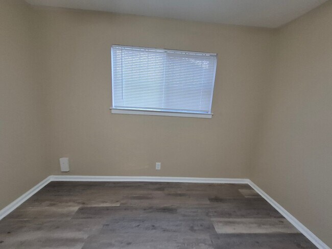 Building Photo - 7215 Glen Heights