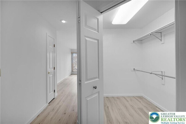 Building Photo - 5721 Crawford Dr