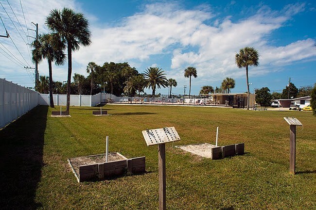 Building Photo - 316 52nd Ave Dr W