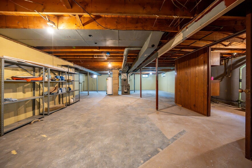 Building Photo - 1158 Woodstock Ave