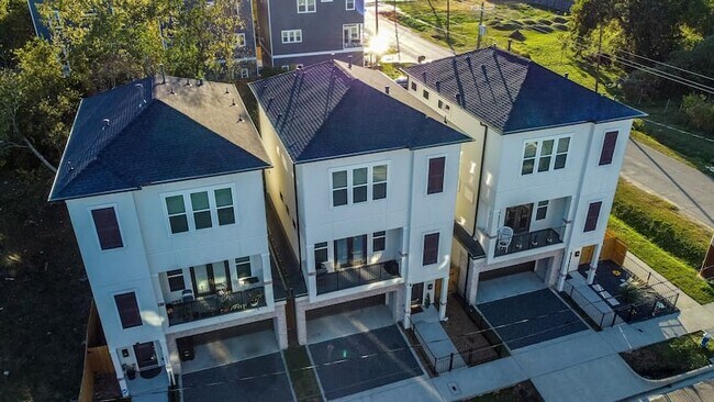 Building Photo - 2604 McIlhenny St