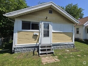 Building Photo - 2 Bedroom House