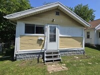 Building Photo - 2 Bedroom House