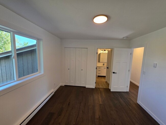 Building Photo - Perfectly remodeled 3BDR/1BA Single-level ...