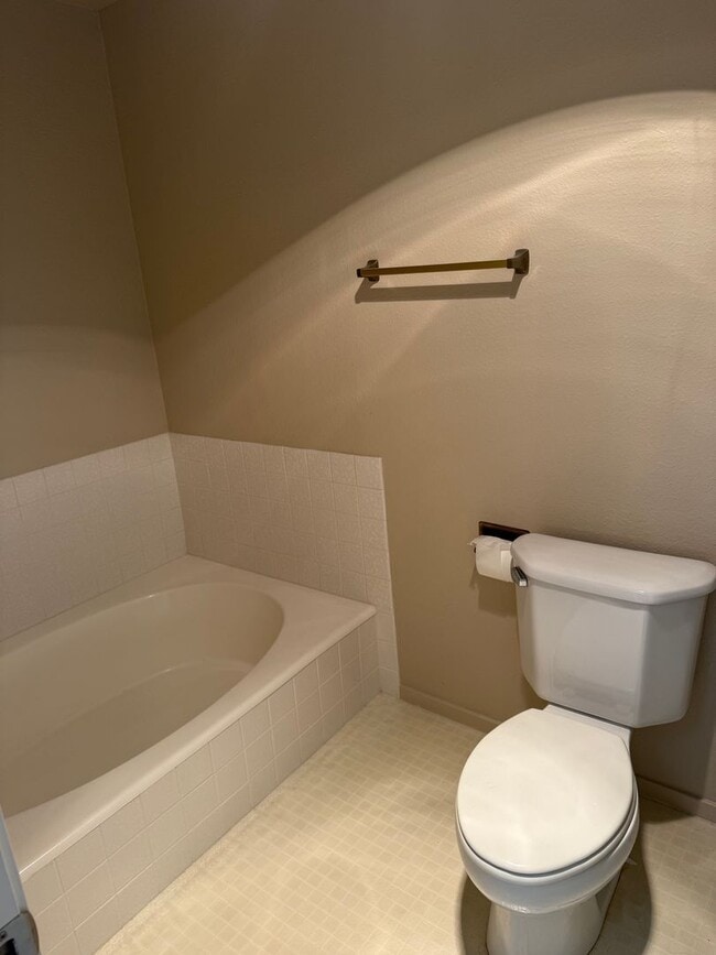 Building Photo - 3BED/3BATH Townhome in Wood Creek Communit...