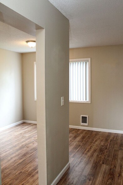 Building Photo - 4609-4609 NE Killingsworth St