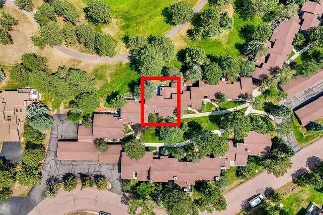 Building Photo - Exquisite Townhome in Hiwan on Golf Course!