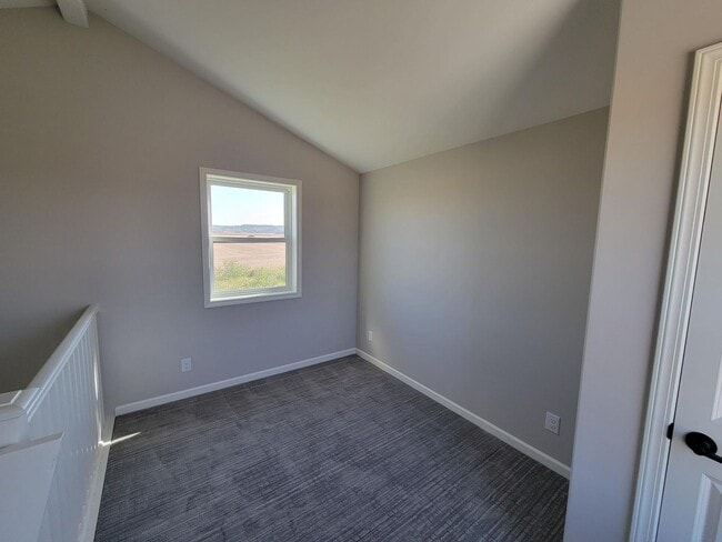 Building Photo - Country living 1 bed 1 bath