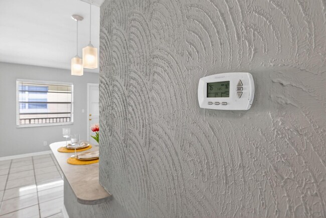 Building Photo - 4051 NE 13th Ave