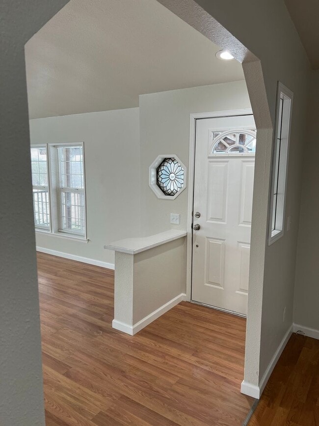 Building Photo - Lovely 3 bedroom home on property