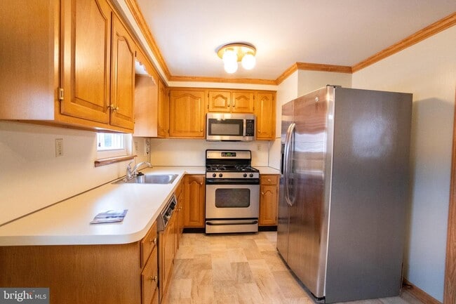 Building Photo - 129 Ridgefield Rd