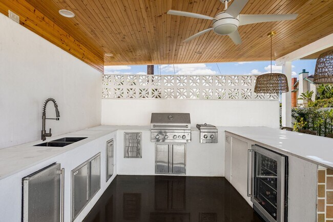 Building Photo - 131 W Avenida Cordoba