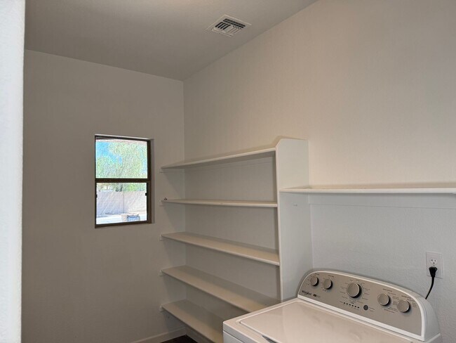 Building Photo - 33190 N Cherry Creek Rd