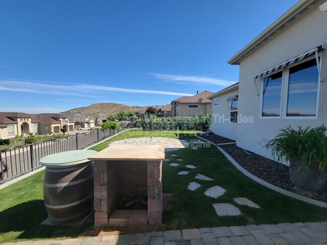 Building Photo - 1644 Naples Ln