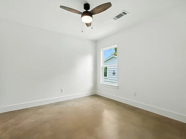 Building Photo - 1004 Branch St