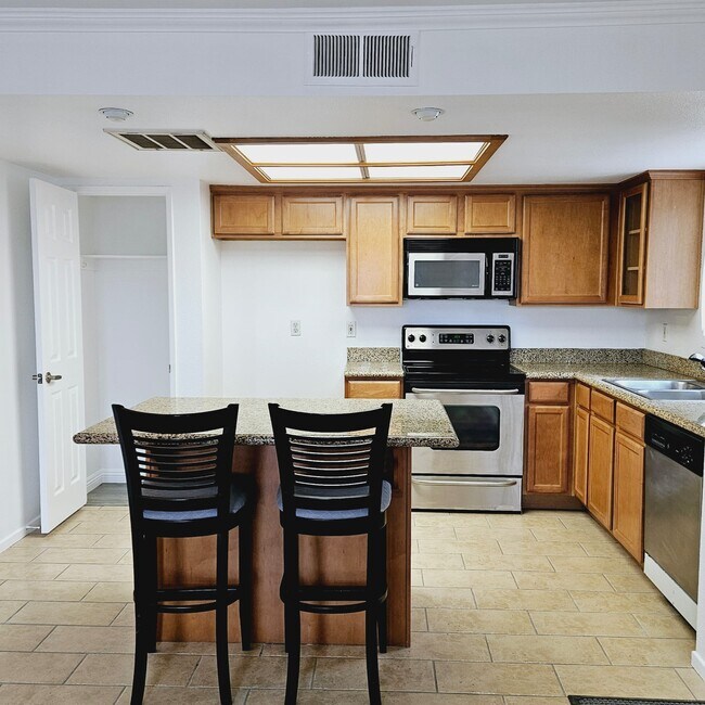 Kitchen - 3448 Hathaway Ave