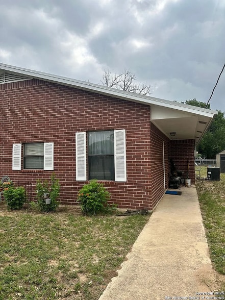 Building Photo - 1003 Commerce St