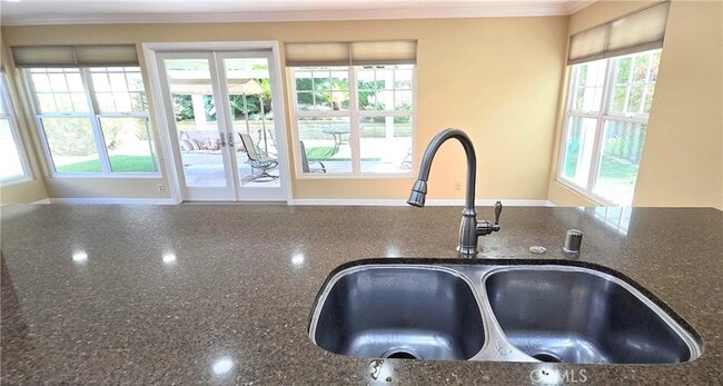 Building Photo - 1400 Post Rd