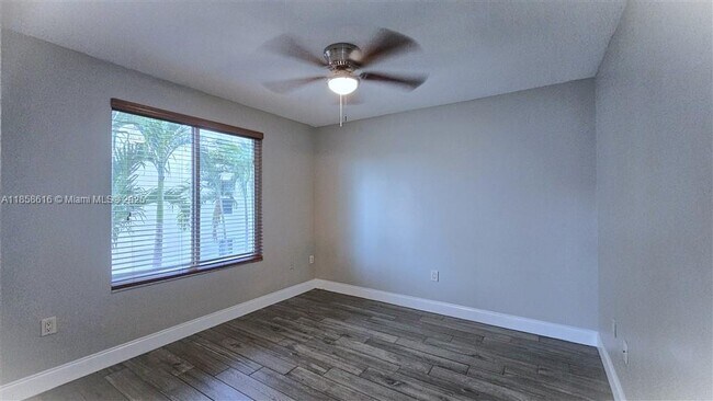 Building Photo - 816 Villa Cir