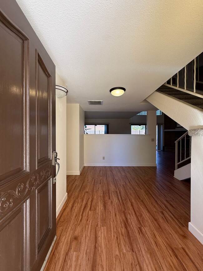Building Photo - Beautiful Two Story Orcutt Town Home in th...