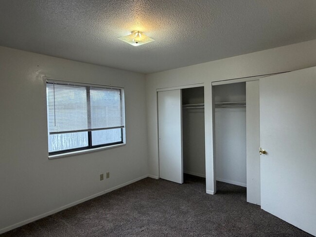Building Photo - 459 Topaz Dr