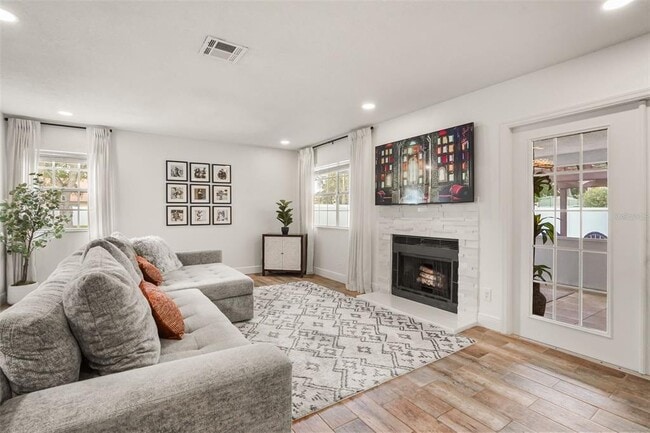 Building Photo - 1328 Landry Cir
