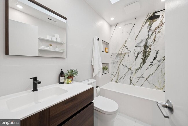 Building Photo - 6 Spring Hill Ct