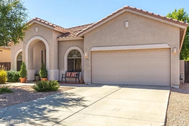 Building Photo - Charming single level 4 Bed home in Peoria !!