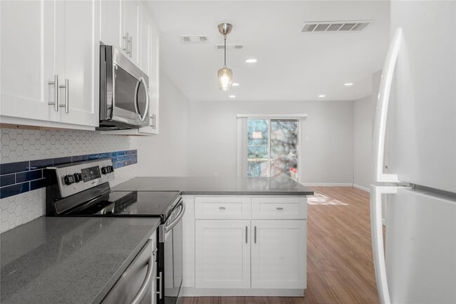 Building Photo - 3820 Southway Dr