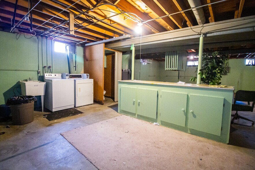 Building Photo - 3048 Carskaddon Ave