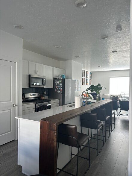 Building Photo - 1146 W 340 S