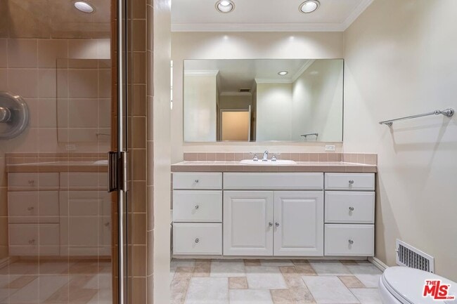 Building Photo - 7719 Hosford Ave