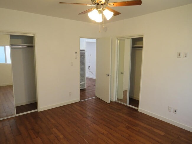 Building Photo - 955 Hyperion Ave