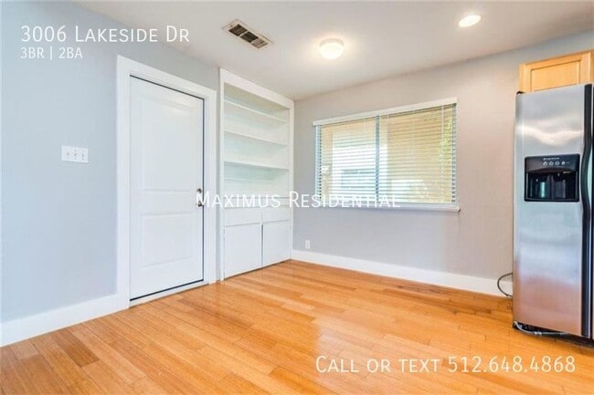 Building Photo - 3006 Lakeside Dr