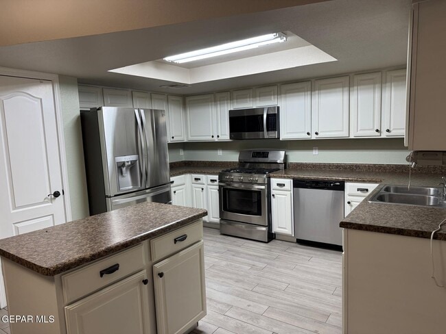 Building Photo - 398 Bentridge Drive