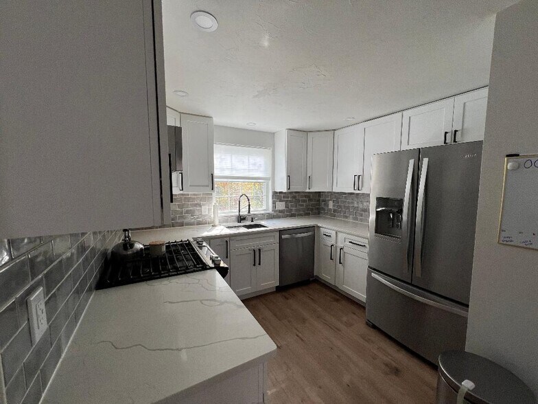 Building Photo - 35 Kingman Ave