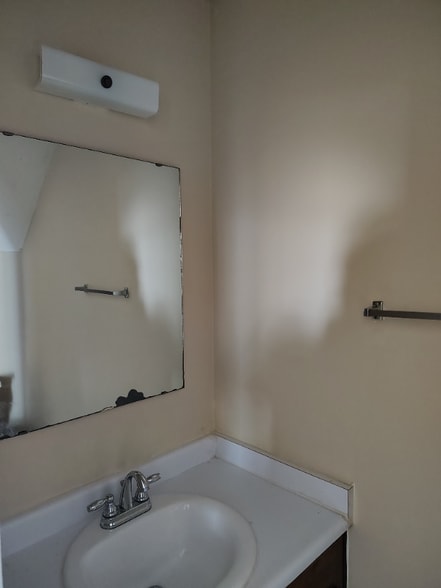 Building Photo - 112 Leila Ln