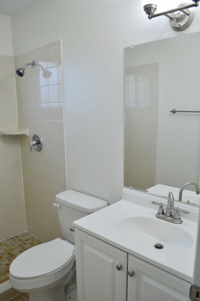Building Photo - Remodeled 3 bed 2 bath home off Nacogdoches!