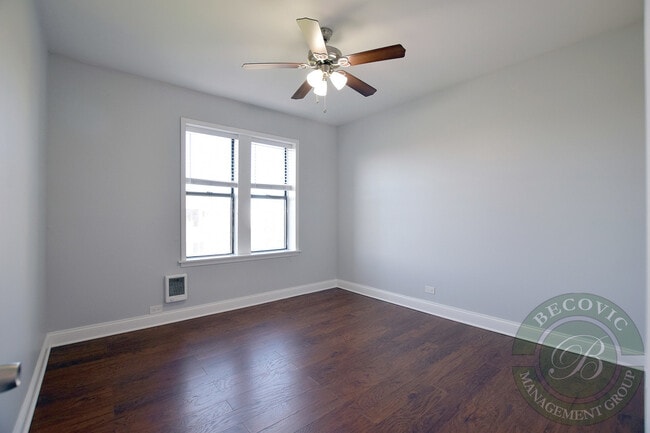 Building Photo - 3641 W Dickens Ave